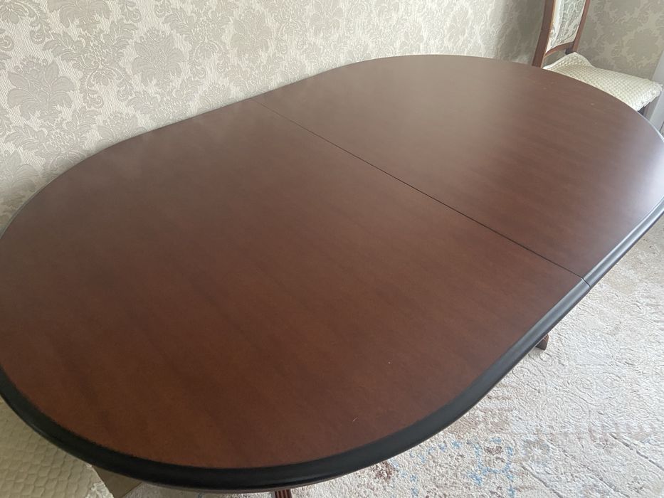 Гостинный  стол.