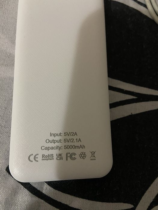Vand baterii externe noi la cutie