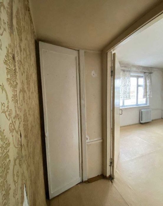 Чиланзар 13.  2 х комнатная квартира.  Срочно Продажа