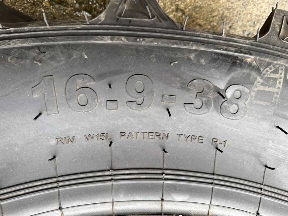 16.9-38 cu 20 pliuri de tractor spate marca PANTHER