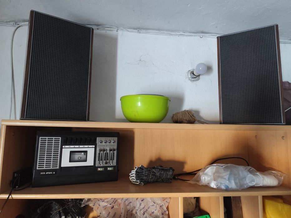 Продаю магнитофон с колонками !