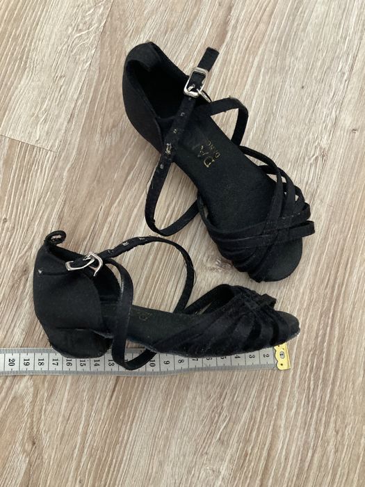 Продам танцевальные туфли