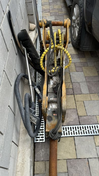 Продам Гидромолот для экскаватора