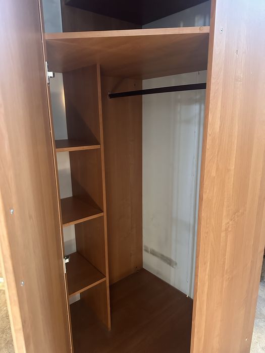 Угловой шкаф вместительный