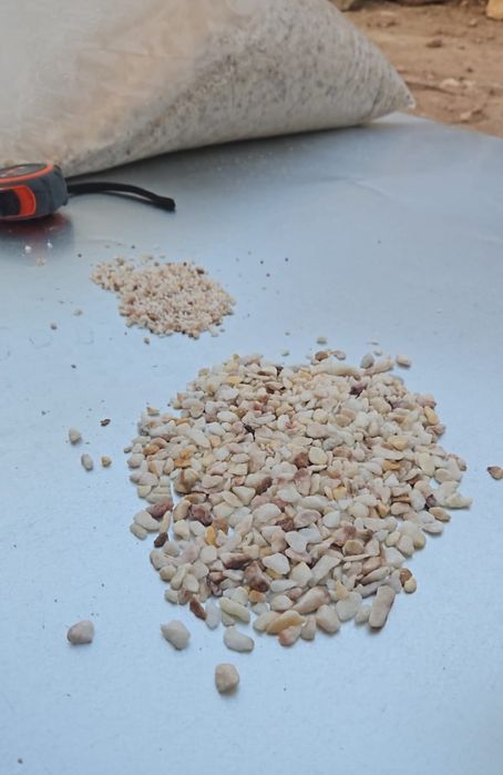 Piatra 2-4 mm rasina  epoxidica / poliuretanica  covor 4-7 mm uscata