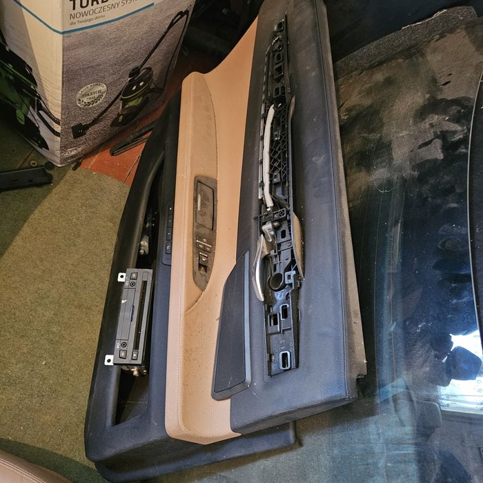 BMW F01 Кожен салон в добро същоияние и работещ Ел и дисплеи 1000лв с