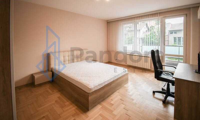 Тристаевн апартамент под наем в кв. Редута