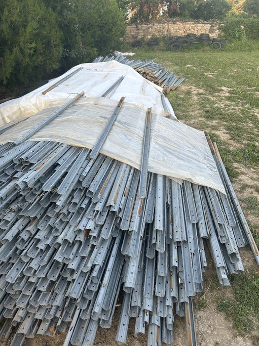 Vindem stalpi metalici zincatj pentru gard si vie