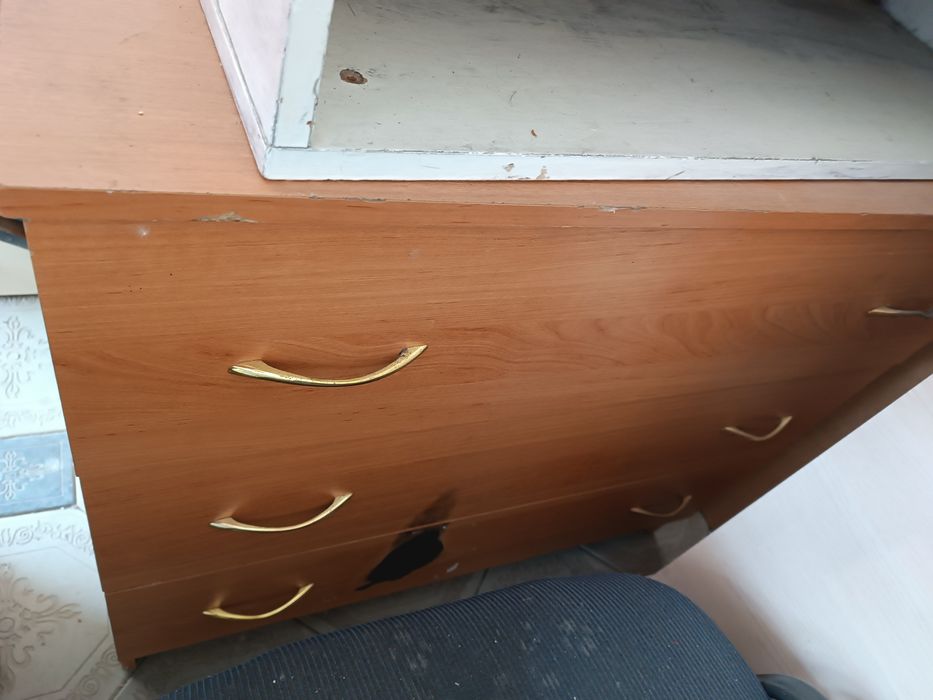 Кровать детская. Комод