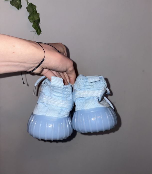 Женские кроссовки