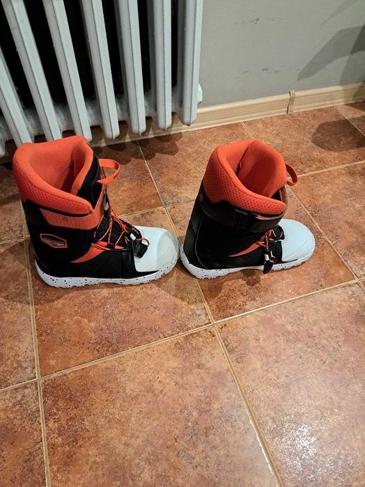 Детски сноуборд обувки и автомати