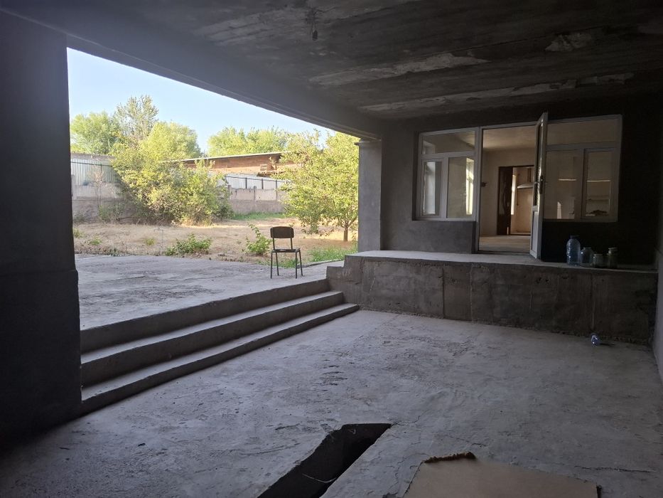 Маданиятда уй сотилади.  Продаётся дом