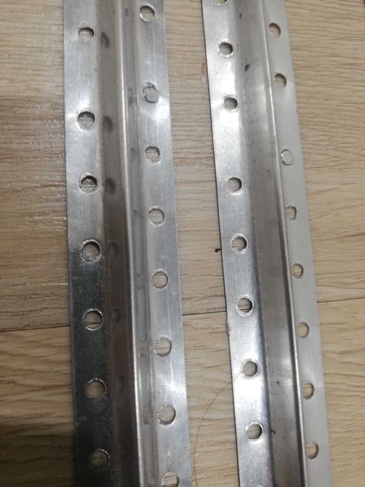 Продам маяк для выравнивания стен 4 шт по 450 тенге  новый (остатки)