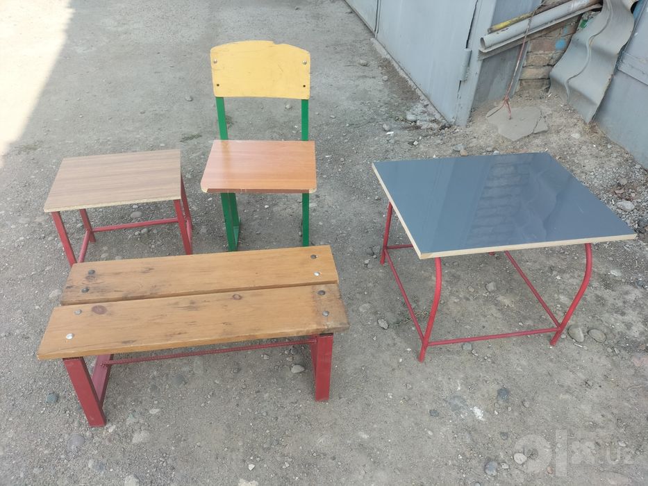 Продается стулья и скамейка.