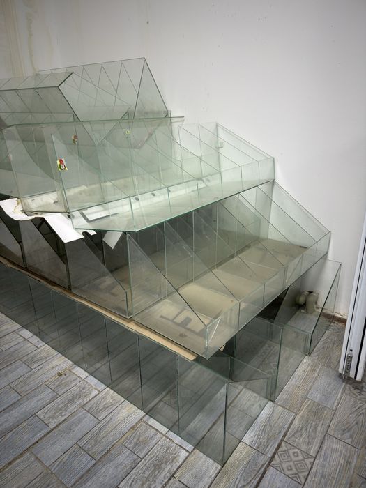 стеклянные стеллажи для конфет
