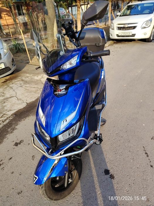 Skuter sotiladi kelishamiz