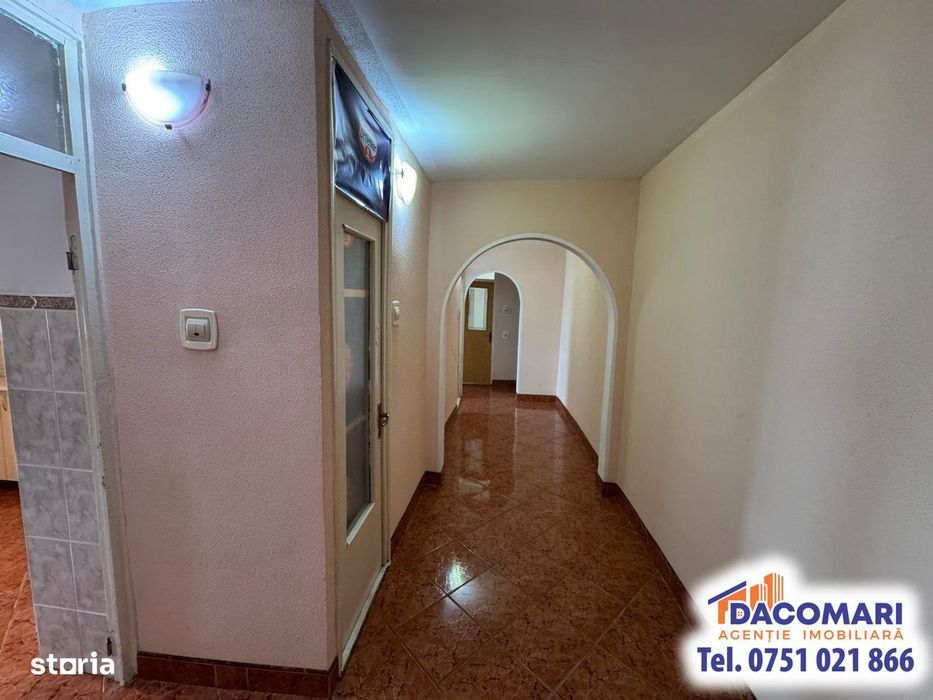 Apartament spațios 3 camere, 72 mp total, Casa Roșie.