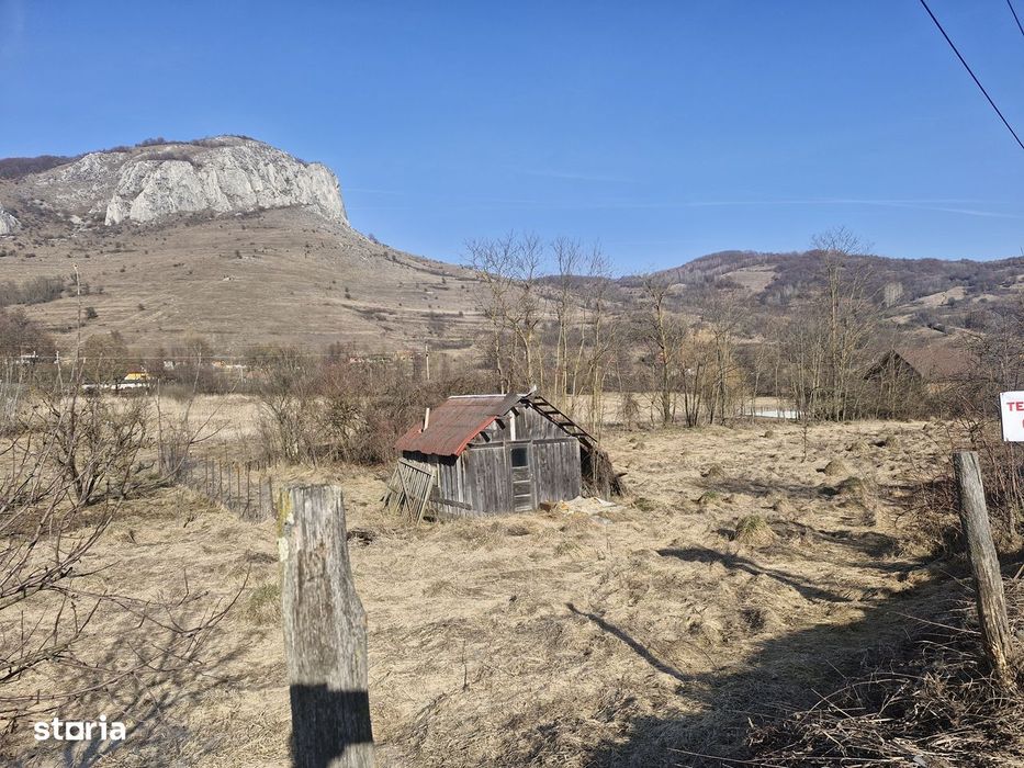 Teren de vânzare, acces asfaltat,lângă șosea, 2214 mp