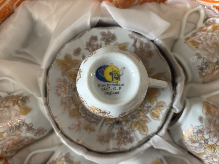 Продавам порцеланов сервиз за кафе - 4 броя