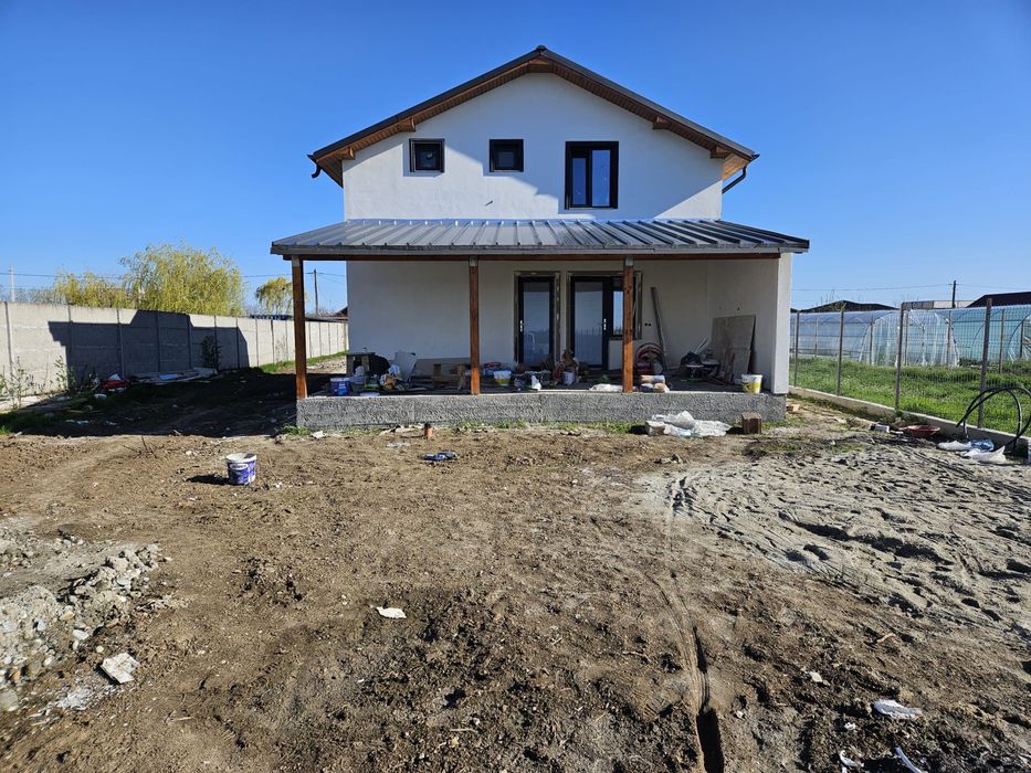 Vând casă la 8 minute de Slatina