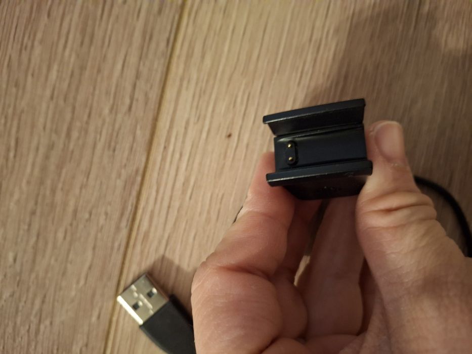 Зарядно за гривна Fitbit