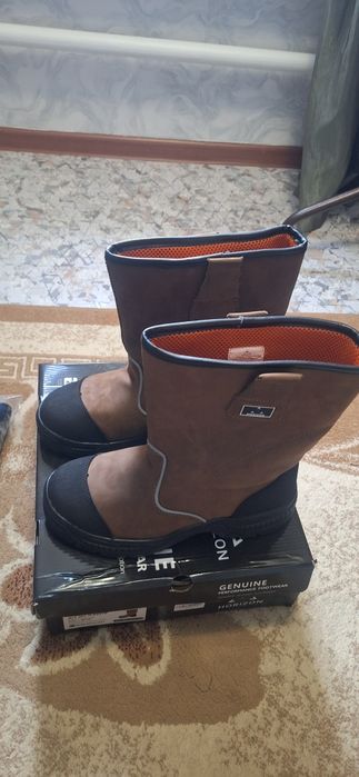 Продам летний сефти ботинки новый
