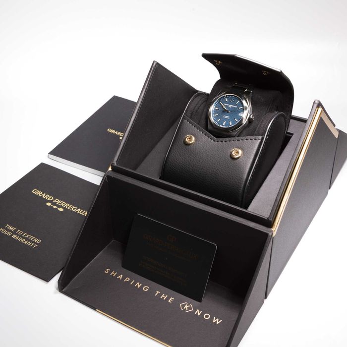Girard Perregaux Laureato 42mm 81010 Blue dial