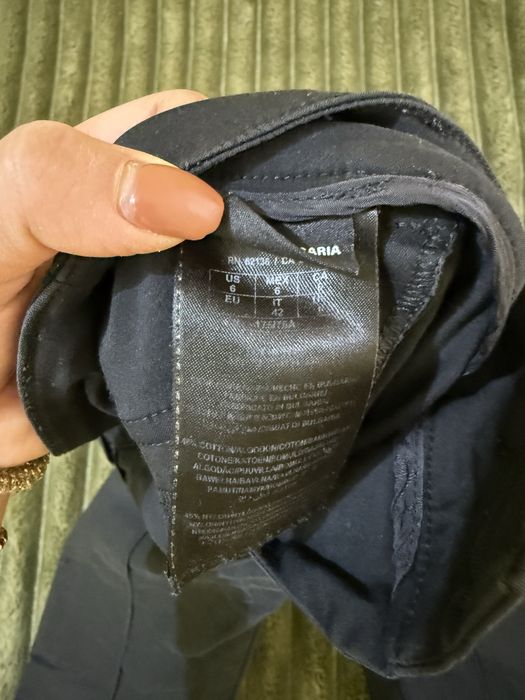 Черен панталон на Guess