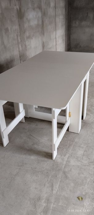 Продам  стол размер  5.5мт