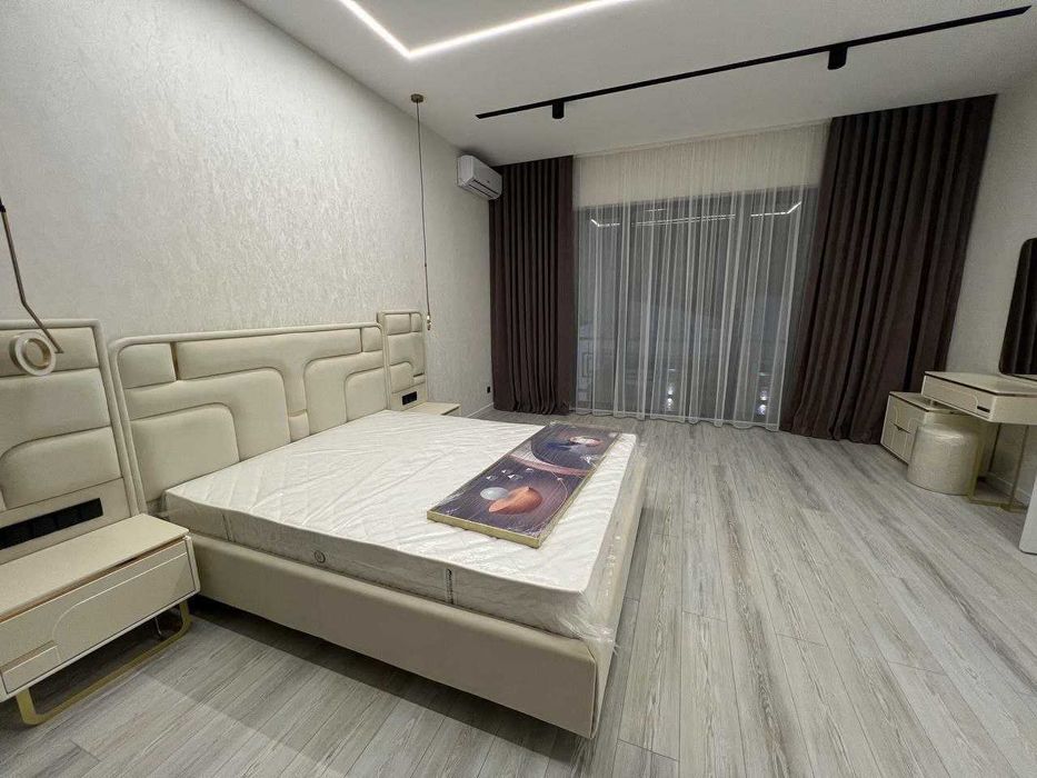 Хамза! Сдается новая 4-х комнатная квартира в центре города!