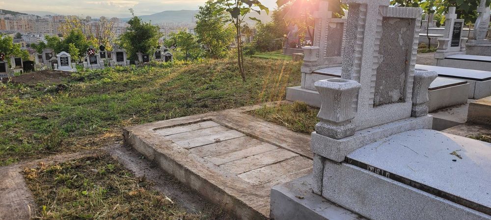 Vând loc de Veci, Mănăștur