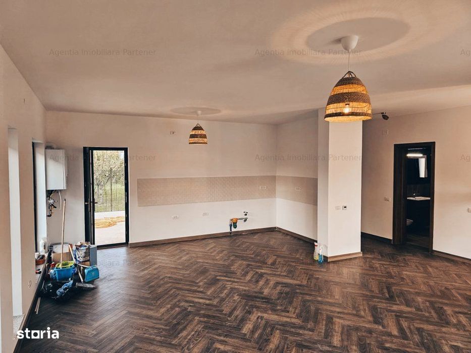 casa / vila Stefanesti , "La Cheie'' , finisaje + pozitie DEOSEBITA !