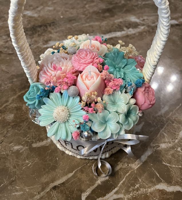 Восъчни букети от соеви свещи