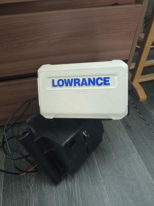 Продам эхолот Lowrance HDS LIVE-7