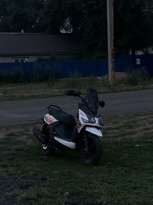 Продам скутер Samuray 150 кубов