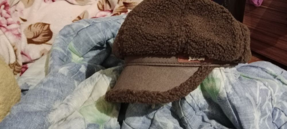 Продаю головные уборы