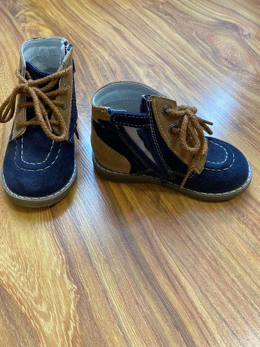 Детски обувки KicKers, ползвани веднъж. 23 номер