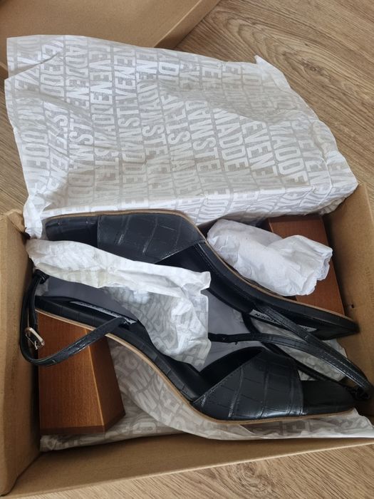 Черни Steve Madden сандали с дебел ток