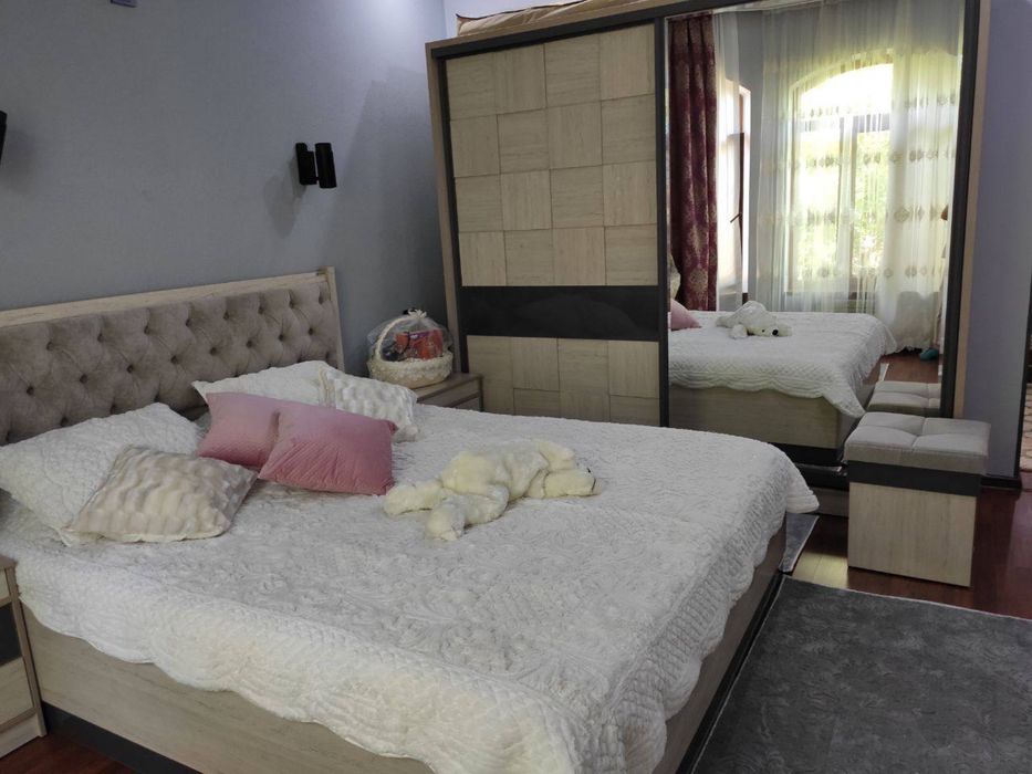 Продам спальный гарнитур AVAN — кровать, шкаф-купе, трюмо-комод