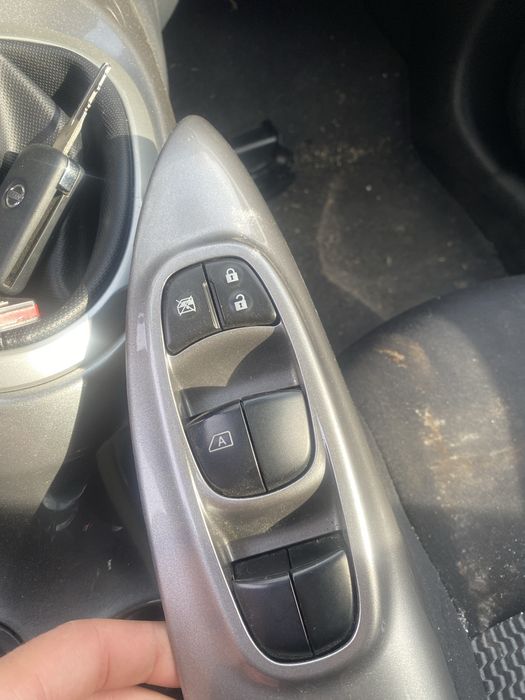 Централна конзола,волан,километраж Nissan Juke