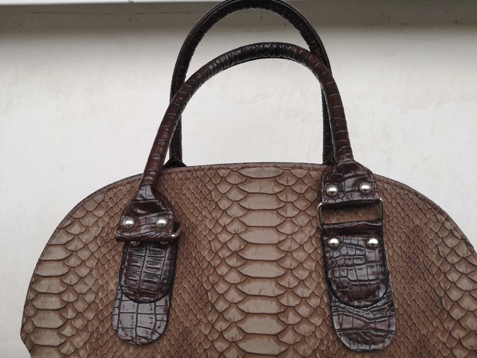 Дамска чанта с дизайн змийска кожа
