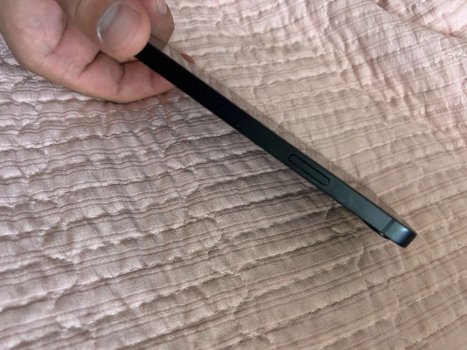 Iphone 16e отличном состояни