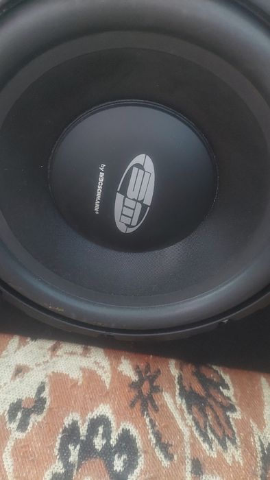 Продава се бас каса!