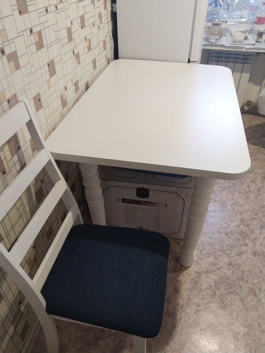 Стол с 4 стульями новая