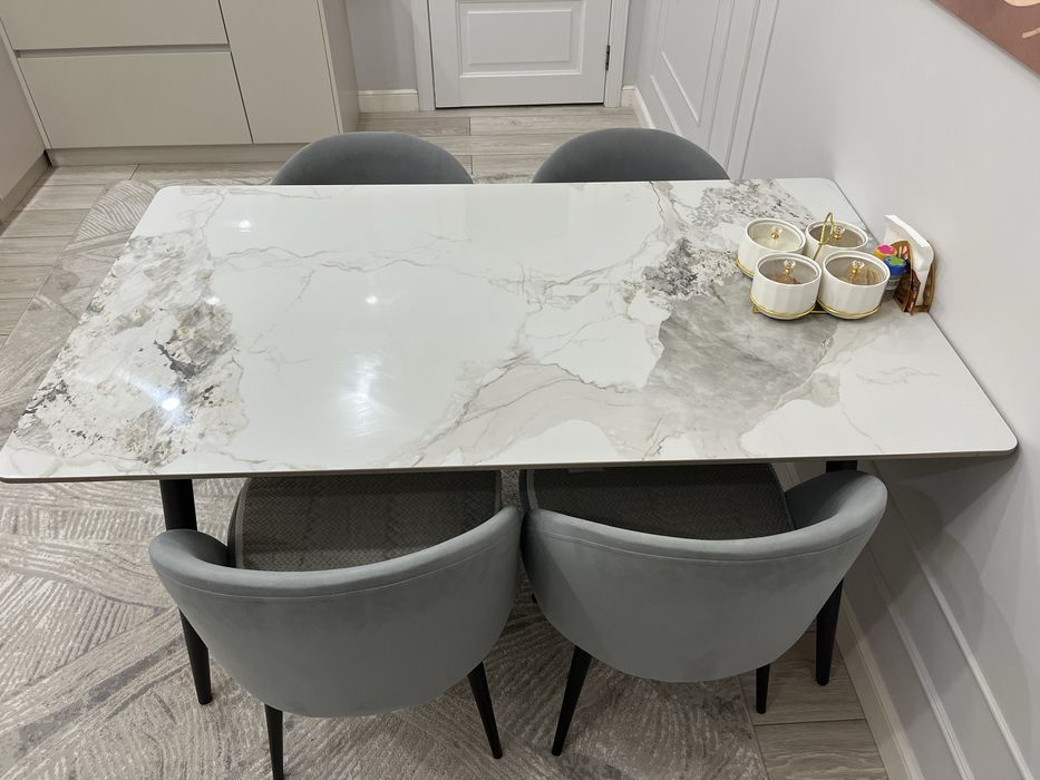 Стол из керамогранита