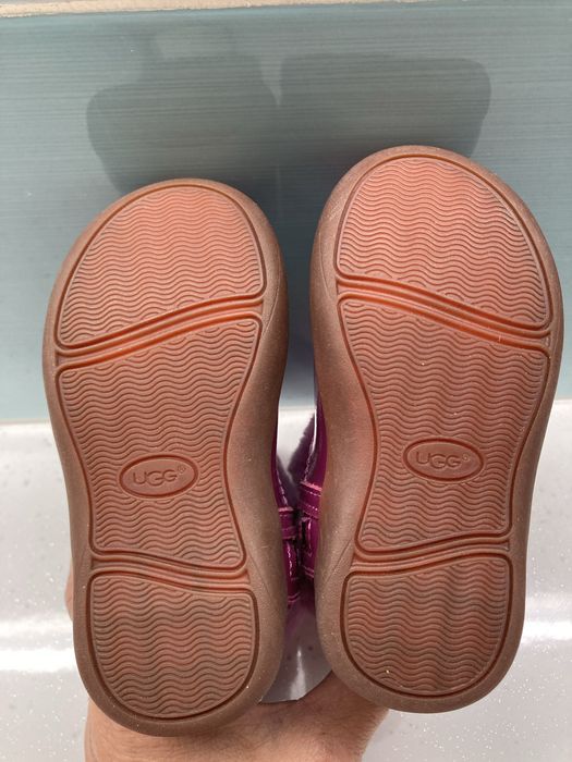 Боти ботушки естествена кожа детски 22-23 номер оригинални UGG