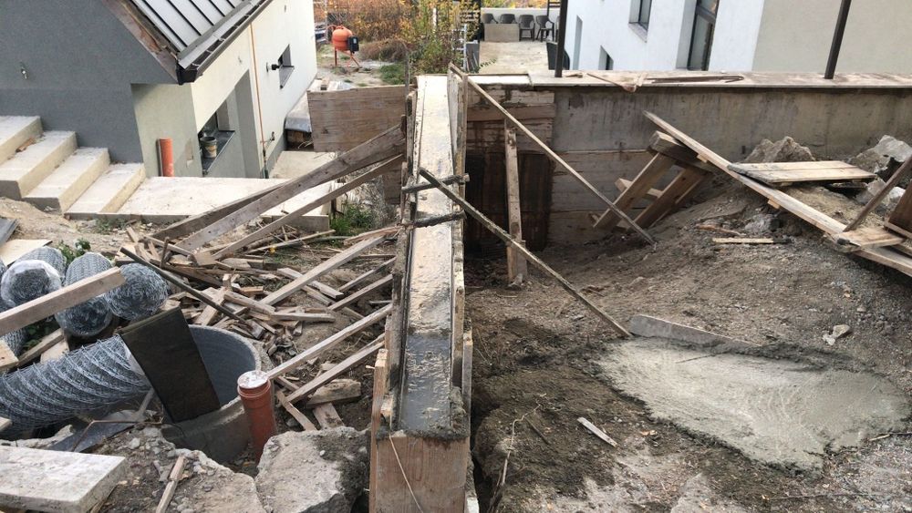 Lucrari constructii,ziduri de sprijin,garduri,terasari curti,case l..