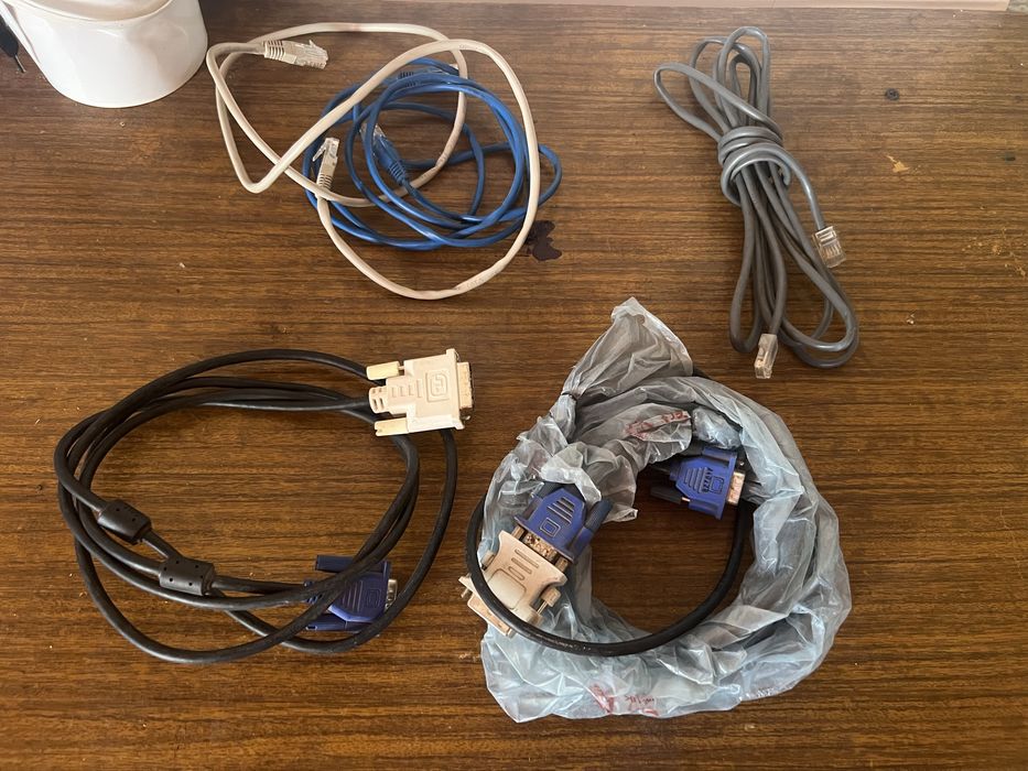 мышка ,питание шнуры ,компьютерный кабель,видеокарта