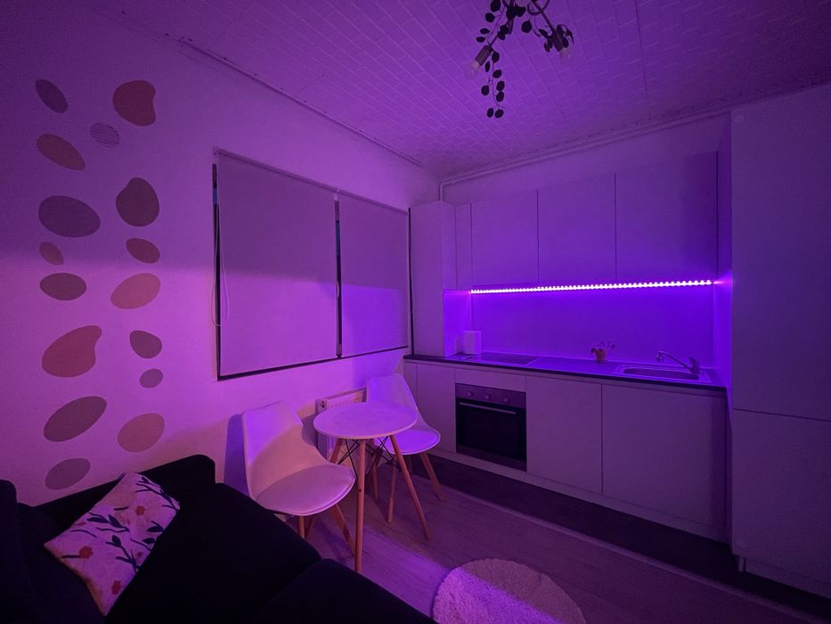 PF, Inchiriez apartament CENTRAL, 2 camere, SPATIOS, LUMINOS, recent renovat cu designer