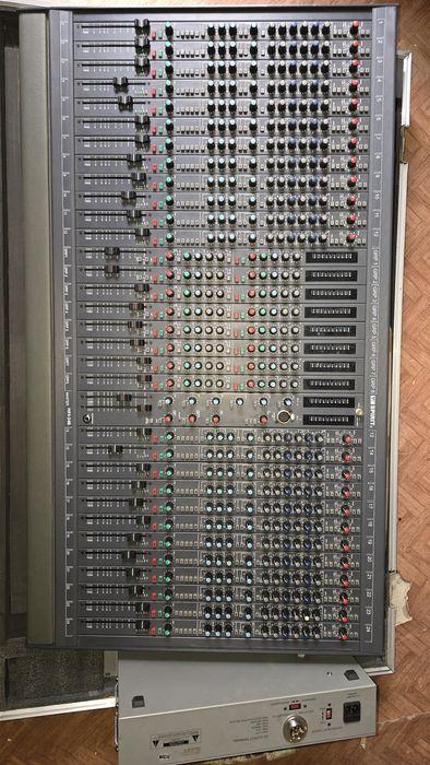 Микшерный пульт Англия